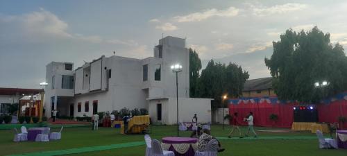Kannauj Hotel | Hotel The Manglam Farm House
