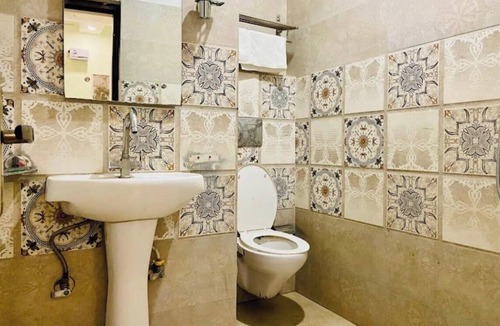 Chandigarh Hotel | Hotel The Red Hut