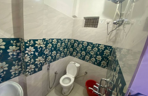 Srinagar Hotel | Hotel Uday Raj & Restaurant