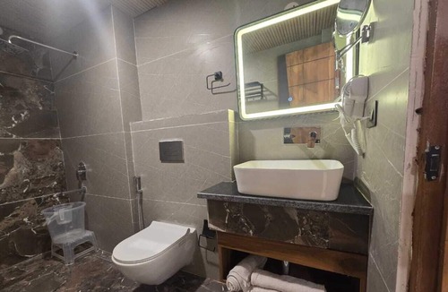 Badrinath Hotel | Hotel Vishnu Sarovar
