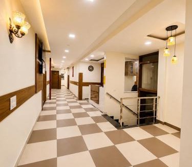 Zirakpur Hotel | Hotel Woodlark Heights Zirakpur Chandigarh ! Family Hotel ! Easy Airport Access ! Budget Friendly