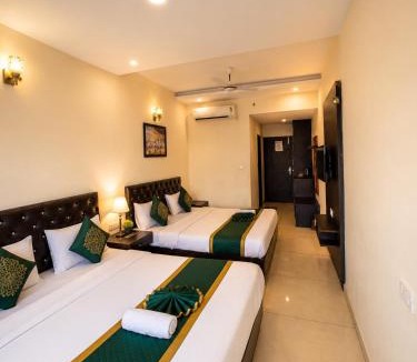 Zirakpur Hotel | Hotel Woodlark Heights Zirakpur Chandigarh ! Family Hotel ! Easy Airport Access ! Budget Friendly