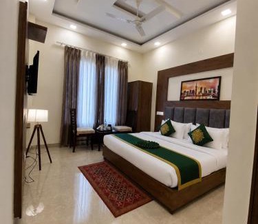 Zirakpur Hotel | Hotel Woodlark Heights Zirakpur Chandigarh ! Family Hotel ! Easy Airport Access ! Budget Friendly