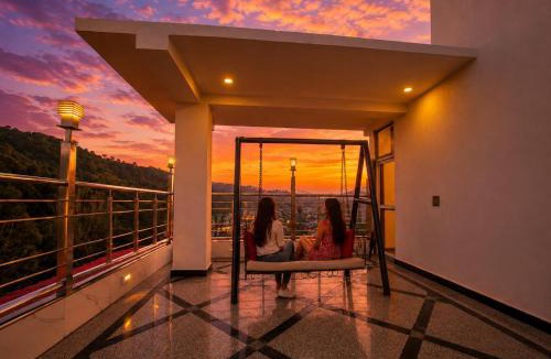 Banikhet Hotel | Hotel Woods inn Dalhousie #MBS Travels # Rooftop # Restaurant # Top Rated Property