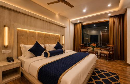 Banikhet Hotel | Hotel Woods inn Dalhousie #MBS Travels # Rooftop # Restaurant # Top Rated Property