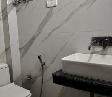 Paharganj House | Hotel Yatri International near new delhi railway station center delhi