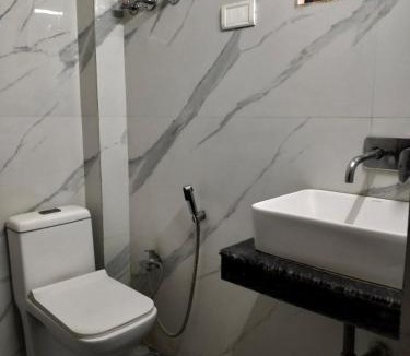 Paharganj House | Hotel Yatri International near new delhi railway station center delhi
