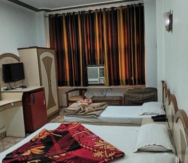 Paharganj House | Hotel Yatri International near new delhi railway station center delhi