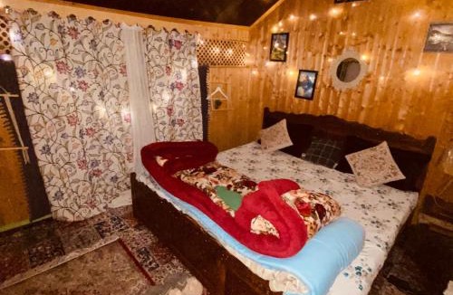Rajbagh House | Houseboat Blackpearl