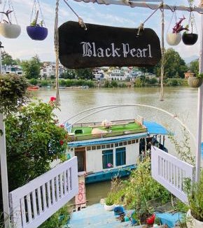 Rajbagh House | Houseboat Blackpearl