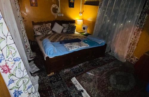 Rajbagh House | Houseboat Blackpearl