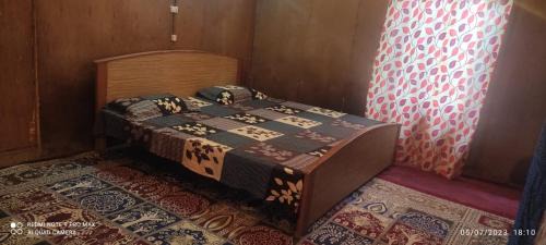 Hardoi House | Houseboat