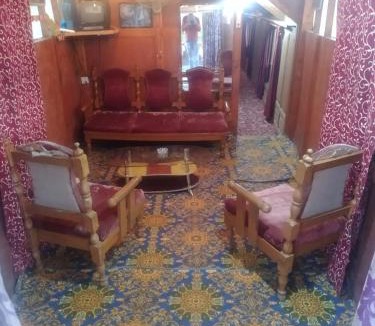 Hardoi House | Houseboat