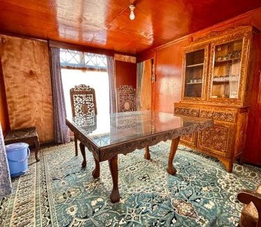 Dal Lake Hotel | Houseboat Jupiter