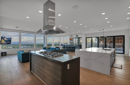 Palm Canyon House | HÓZHÓ Camelback| Infinity Pool & Movie Theater