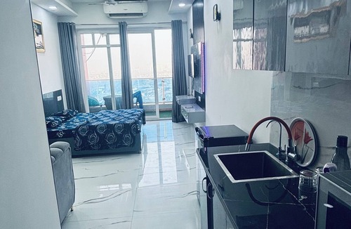 Greater Noida Apartment | Independent Cozy studio @Gaur city center