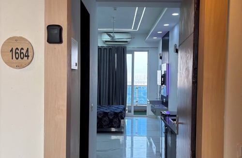 Greater Noida Apartment | Independent Cozy studio @Gaur city center