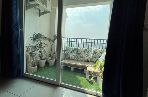 Greater Noida Apartment | Indigo by Grehstay 1BHK Serviced Apartment
