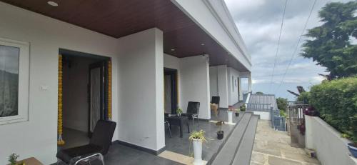 Ooty Hotel | IndivaStays - Sixface Park