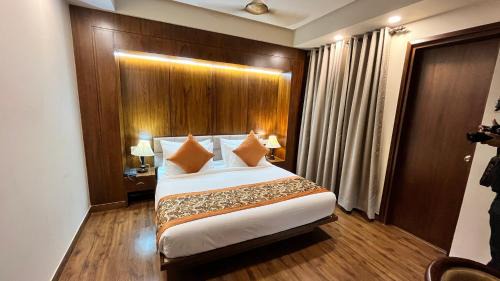Anand Vihar Hotel | IP Royal New Delhi By Qotel - A Luxury Hotel Near Yamuna Sports Complex
