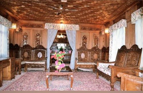Dal Lake Boat Rental | Iram Houseboats