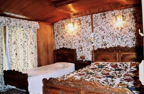 Dal Lake Boat Rental | Iram Houseboats