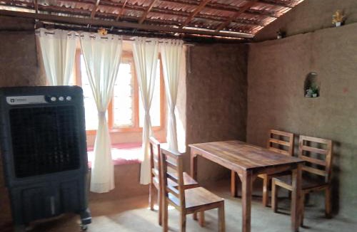 Kasrawad House | Ishika Homestay