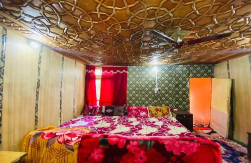 Dal Lake House | Island hotel and homestay