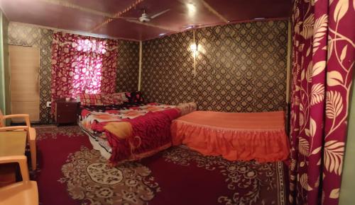 Dal Lake House | Island hotel and homestay