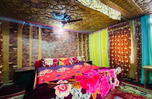 Dal Lake House | Island hotel and homestay