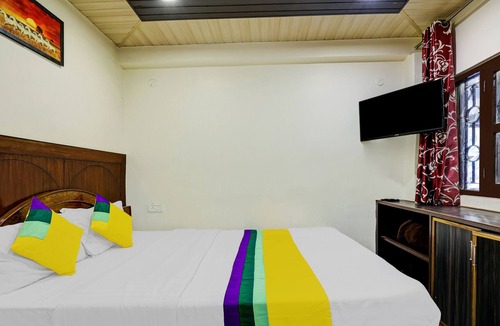 Mallital Hotel | Itsy by Treebo - Flatties