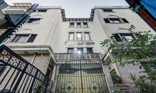 Connaught Place Hotel | Itsy Hotels Connaught Mews