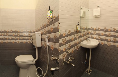 Tirupati Hotel | Itsy Hotels Riyas Grand