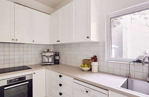 Annandale Apartment | Ivy Terrace, Annandale IH