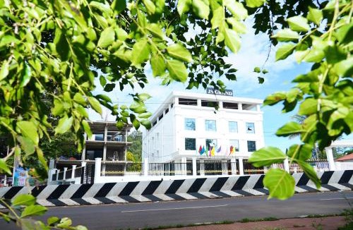 Yelagiri Hotel | J S Grand
