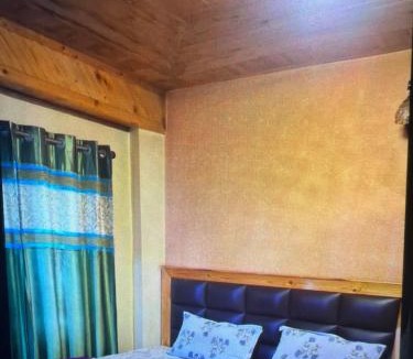 Shimla Bed & Breakfast | Jakhu heights B&B