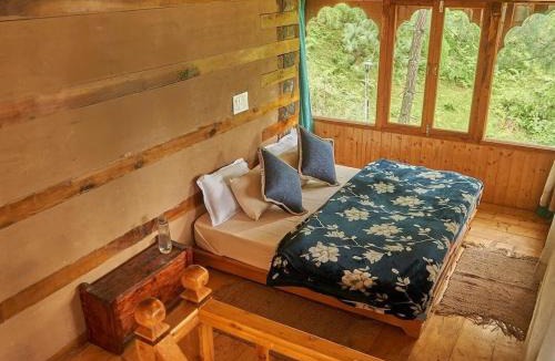 Manali Ski Chalet | Jana Trails - Kath Kuni Duplex Chalet with Valley View