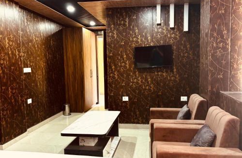 Lohaghat Hotel | JB Hotel and Resort