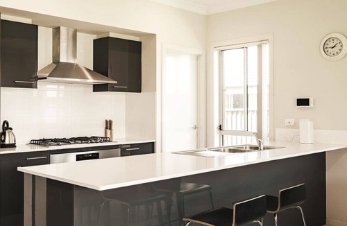 Jordan Springs House | Jordan Springs Close to Park & Supermarket