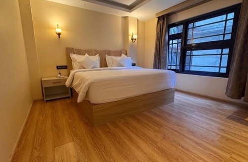 Lachen Hotel | Juniper Mountain Resort
