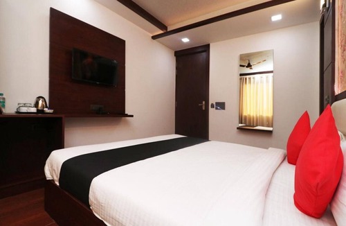 Basai House | Kingsize Bedroom with own Bath
