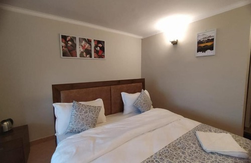 Gagar Resort | Kumaun Roop Resort Near Kainchi Dham Mandir, Free Parking