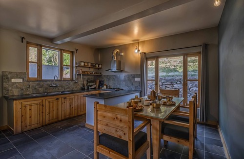 Bullawala Cottage | Kuriyana Stay 2BR A Secluded Heaven by Homeyhuts
