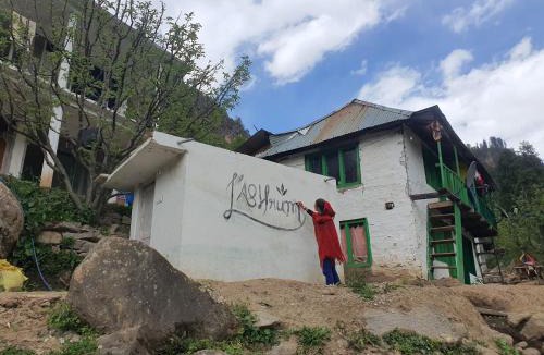 Tosh Hotel | L'Ashrum Cafe & Inn