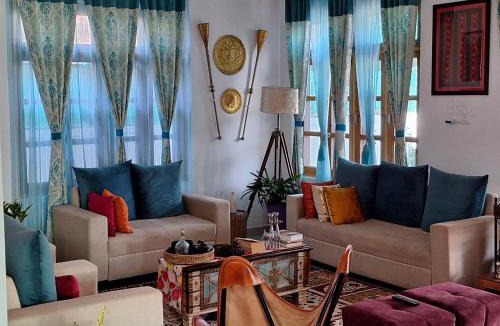 Gunehr Bed & Breakfast | La Maison - Family Run Boutique Homestay BnB