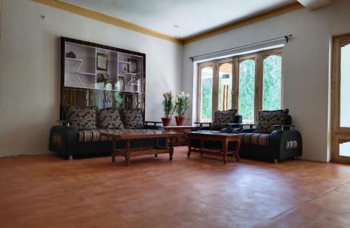 Hunder House | LA-TSAS GUEST HOUSE
