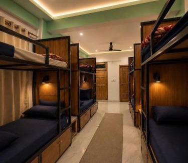 Jibhi House | Lake Daze Cafe Stay Jibhi