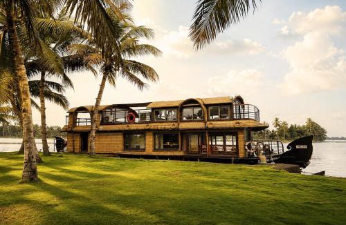 Aryad South Boat Rental | Lake Ripples