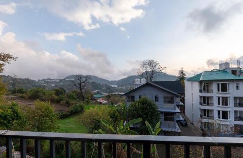Bhimtal Villa | Lakefront Villa by ELIVAAS
