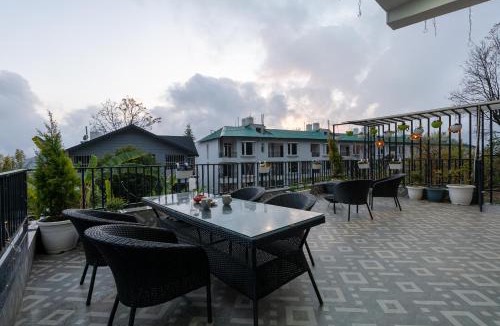 Bhimtal Villa | Lakefront Villa by ELIVAAS